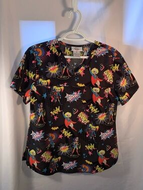 Scrubs DC Super Hero Girls Nurse Scrub Pullover Top Shirt Medium Comic-Print